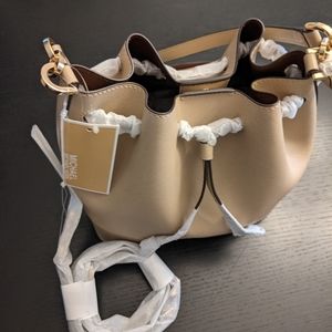 💥💥Michael Kors Trista Leather Bucket Bag medium